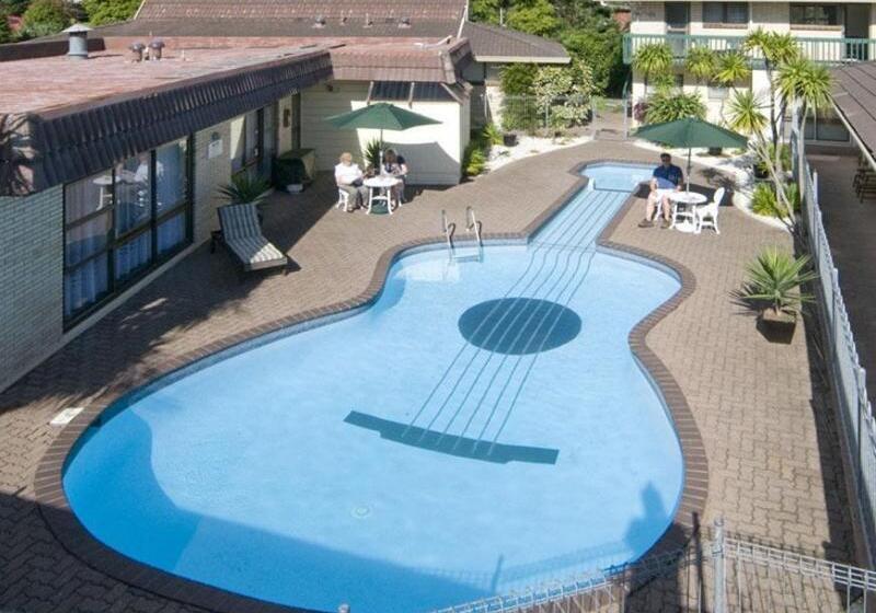 ホテル Dukes Midway Lodge