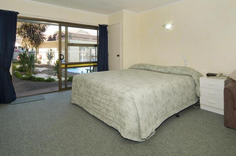 ホテル Dukes Midway Lodge