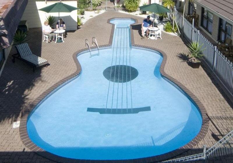 ホテル Dukes Midway Lodge