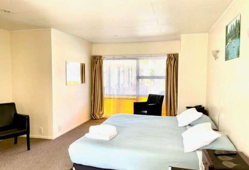 ホテル Dukes Midway Lodge