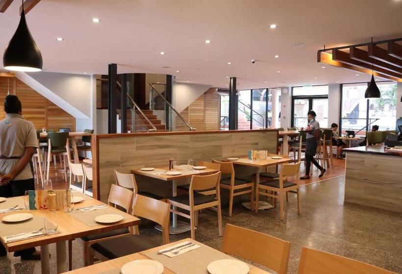 Ela Beach Hotel & Apartments