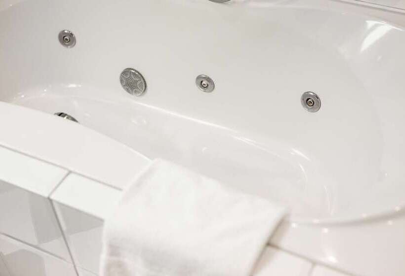 Golden Tulip Hotel Central