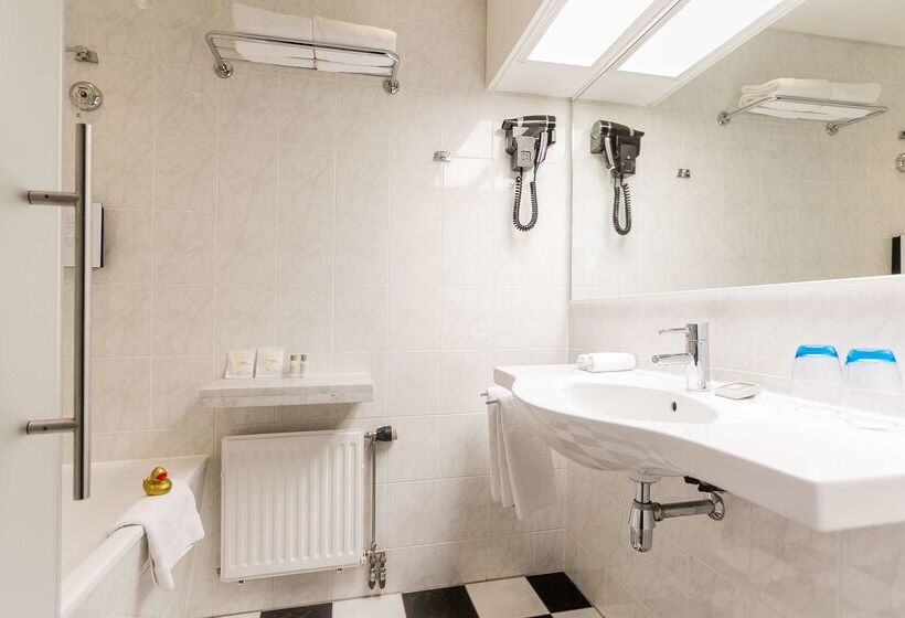 Golden Tulip Hotel Central