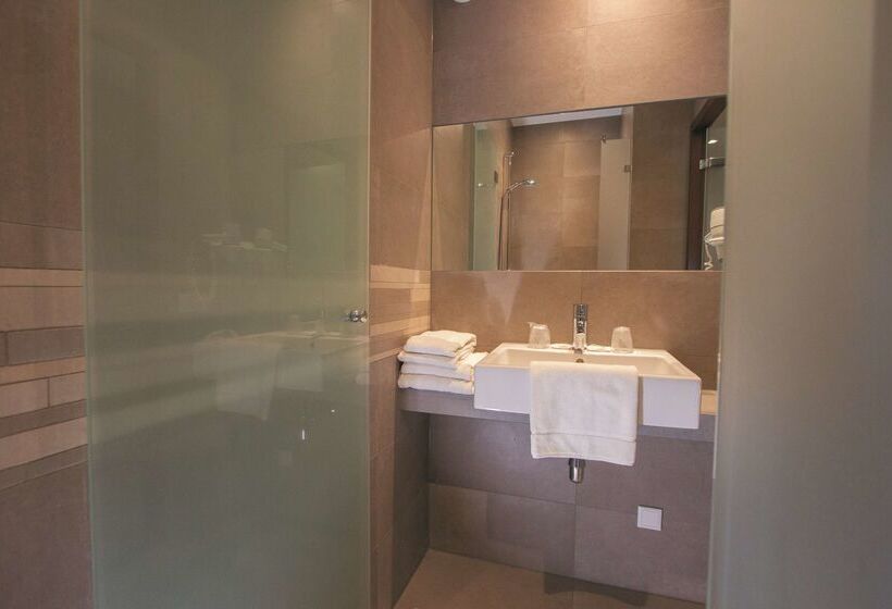 هتل Golden Tulip West Ende