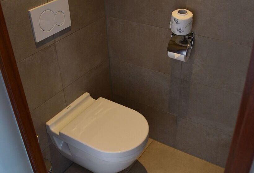 هتل Golden Tulip West Ende