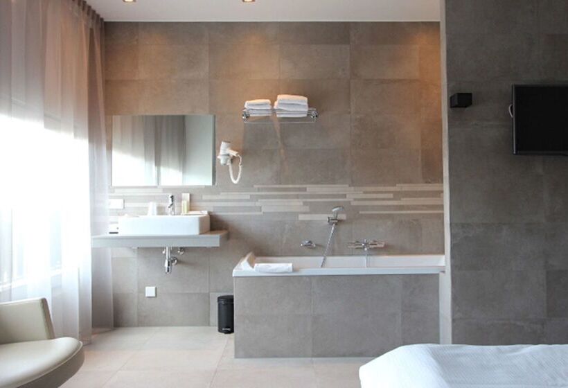 هتل Golden Tulip West Ende