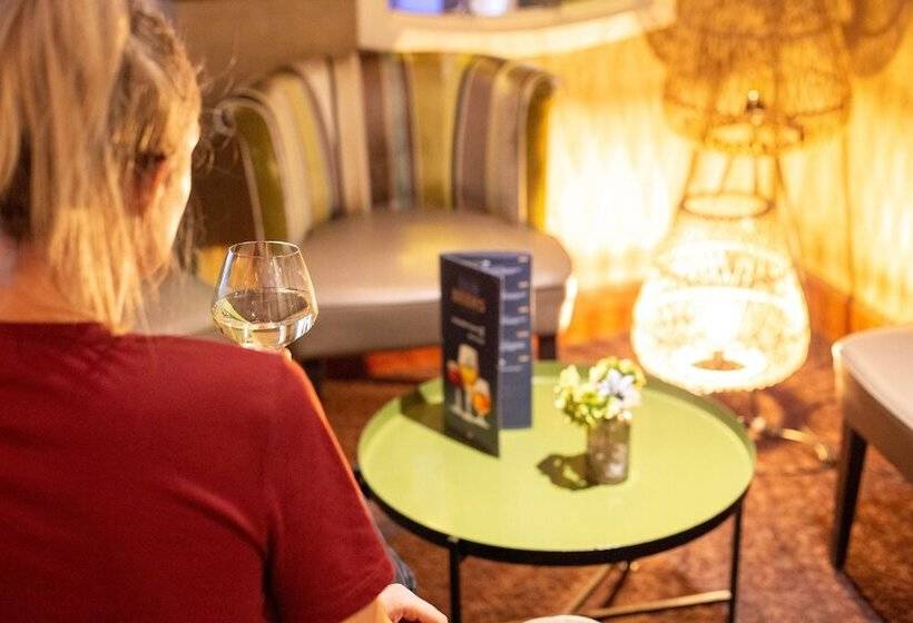 هتل Golden Tulip West Ende