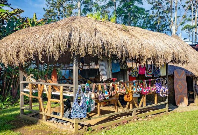 Highlander Hotel & Apartments