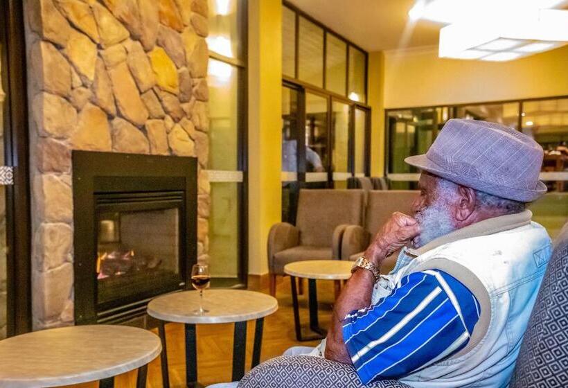 Highlander Hotel & Apartments