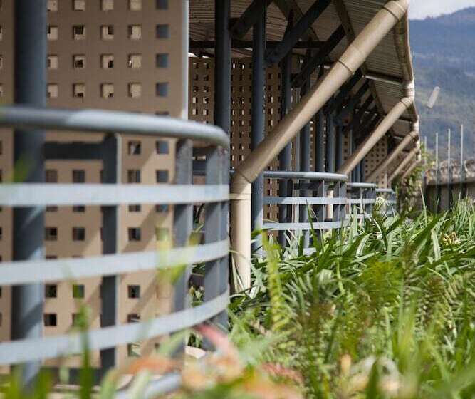 Highlander Hotel & Apartments