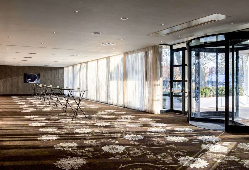 Отель Hilton Amsterdam