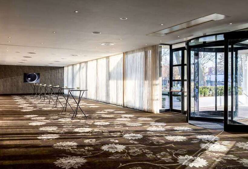 Отель Hilton Amsterdam