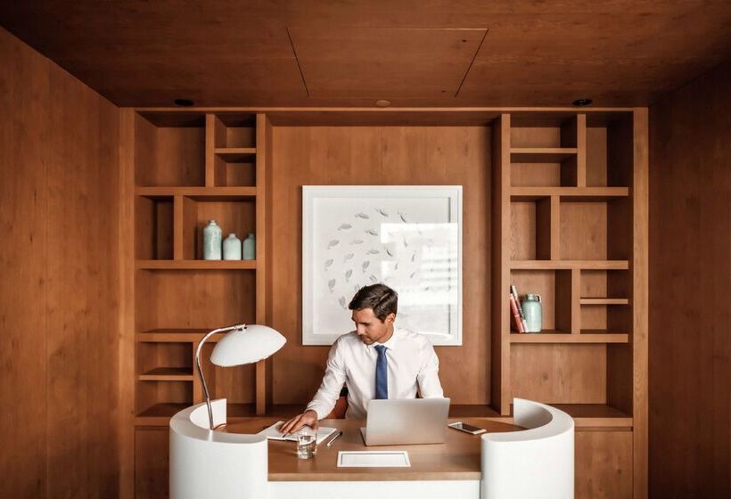 Отель Hilton Rotterdam