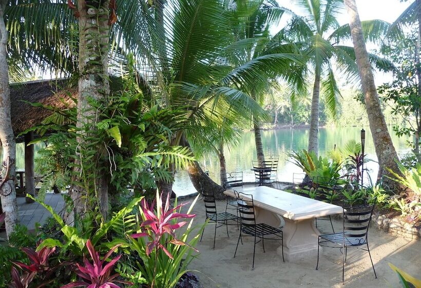 هتل Lagoon Gardens