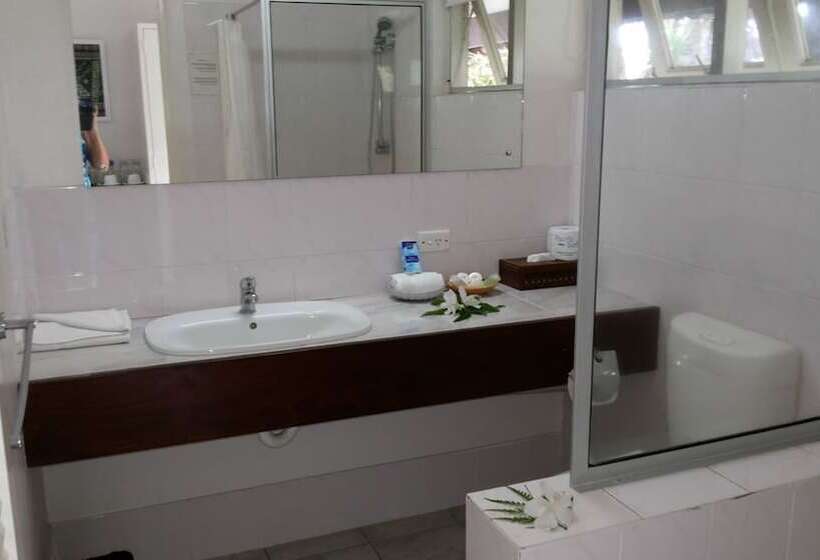 هتل Lagoon Gardens