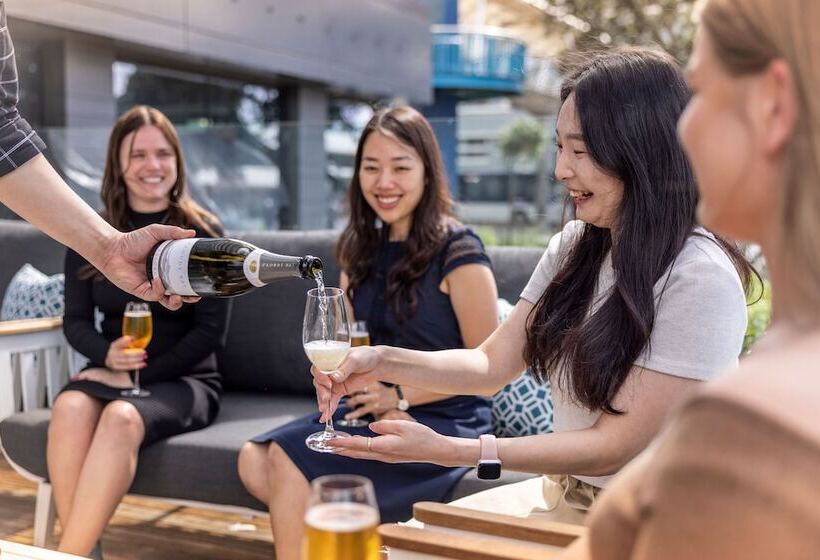 Отель M Social Auckland