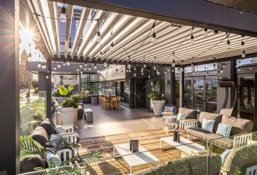 Отель M Social Auckland