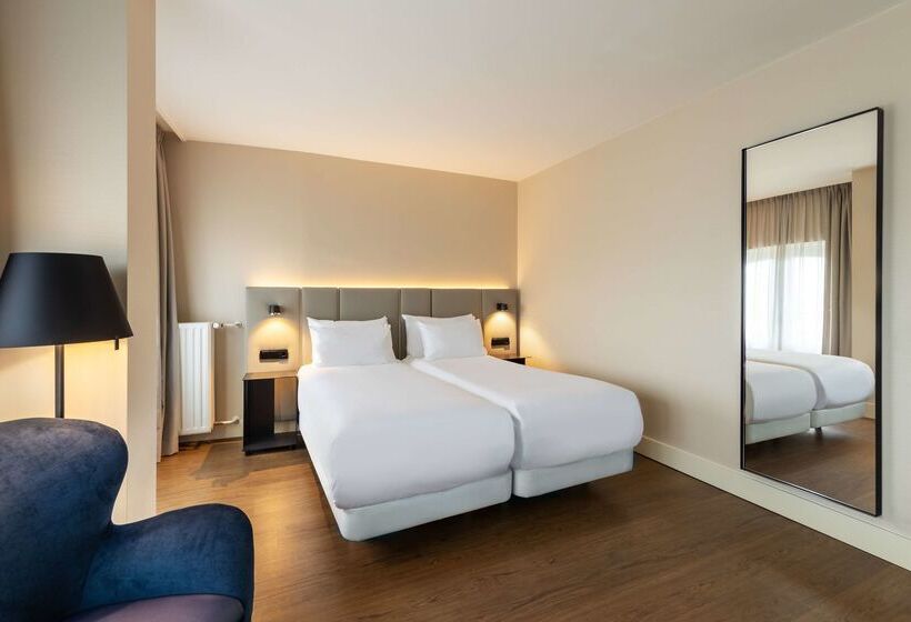 هتل NH Amsterdam Schiller