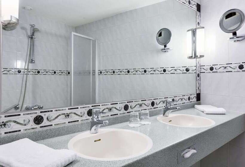 هتل NH Arnhem Rijn