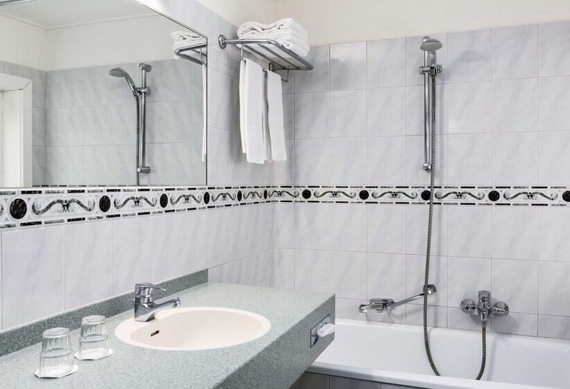 هتل NH Arnhem Rijn