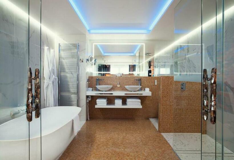 ホテル Van Oranje