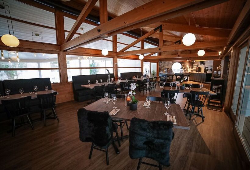 Vesterland Feriepark Hytter, Hotell Og Leikeland