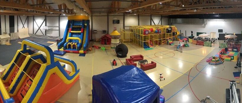 Vesterland Feriepark Hytter, Hotell Og Leikeland