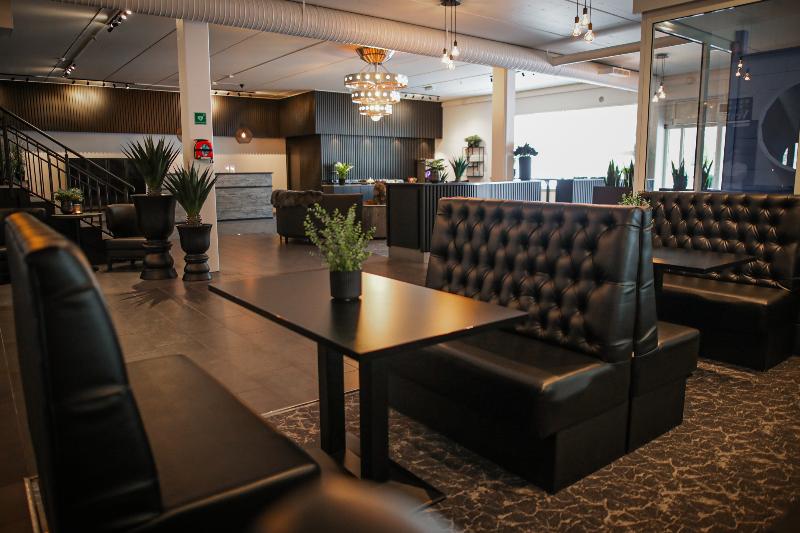 Vesterland Feriepark Hytter, Hotell Og Leikeland