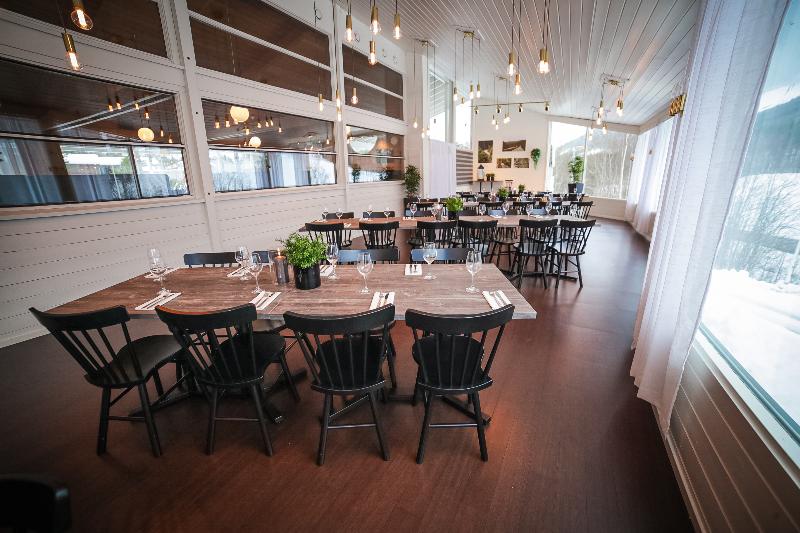 Vesterland Feriepark Hytter, Hotell Og Leikeland