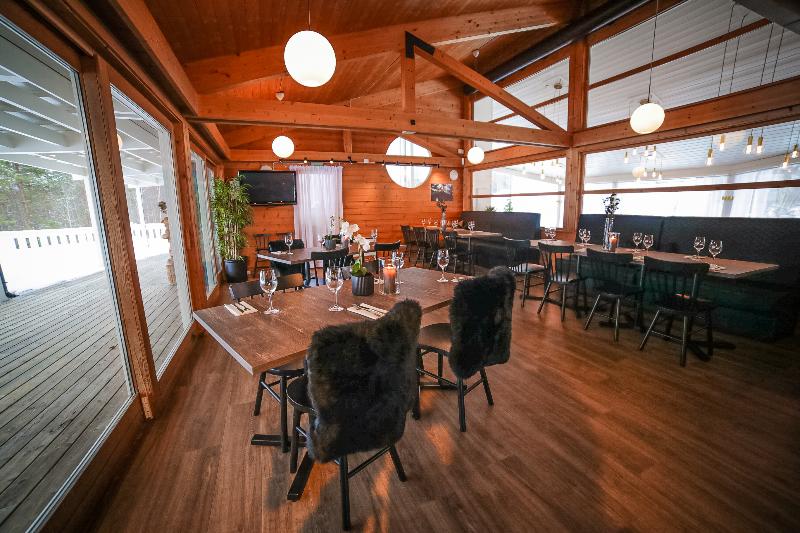 Vesterland Feriepark Hytter, Hotell Og Leikeland