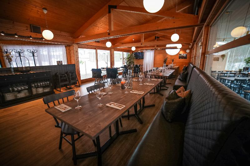 Vesterland Feriepark Hytter, Hotell Og Leikeland