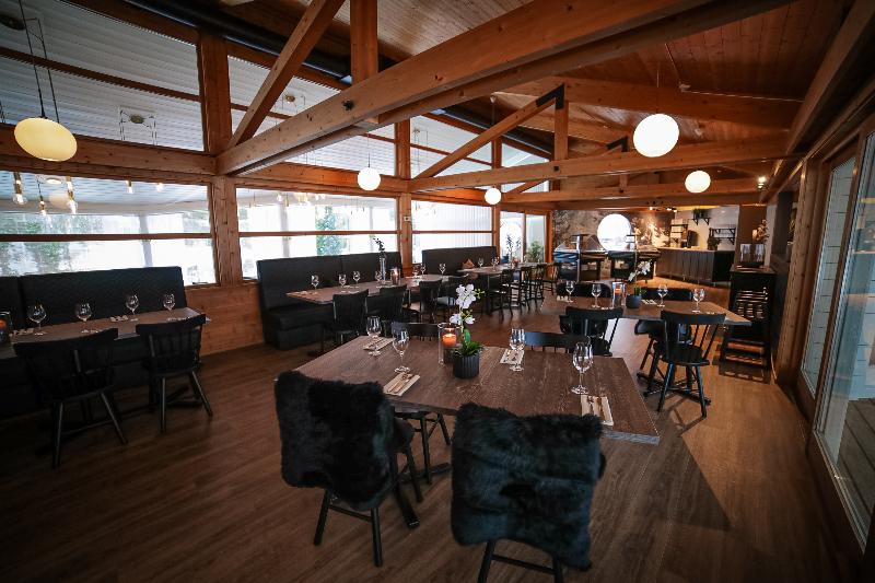 Vesterland Feriepark Hytter, Hotell Og Leikeland