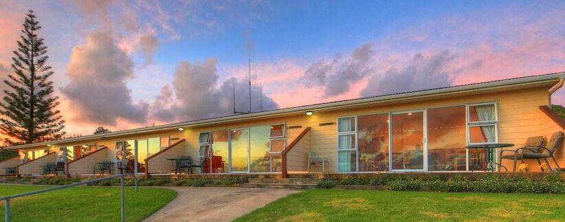 Islander Lodge Apartments