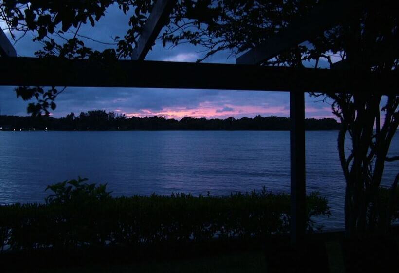 Pacific Lagoon Apartments