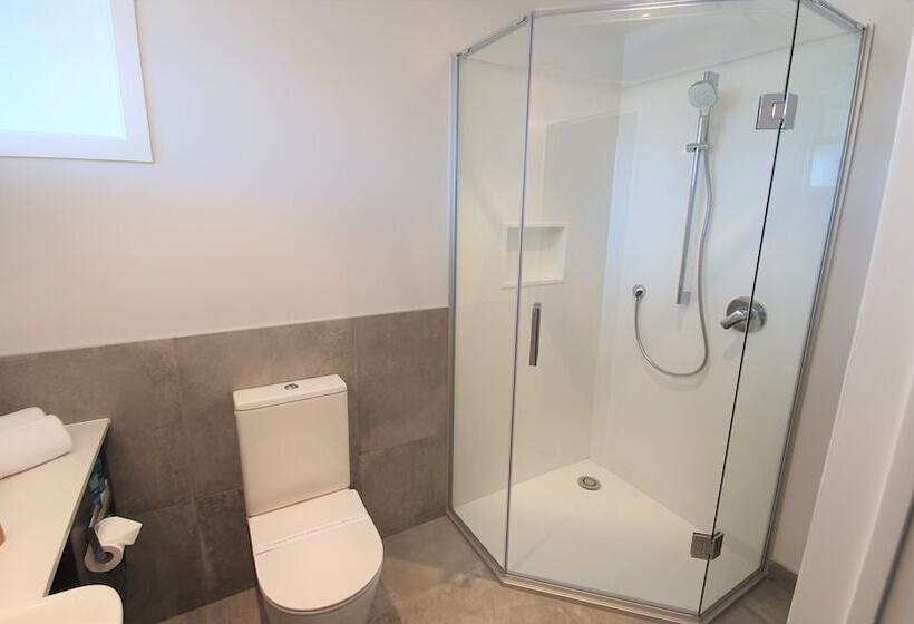 The Parnell Hotel & Conference Centre