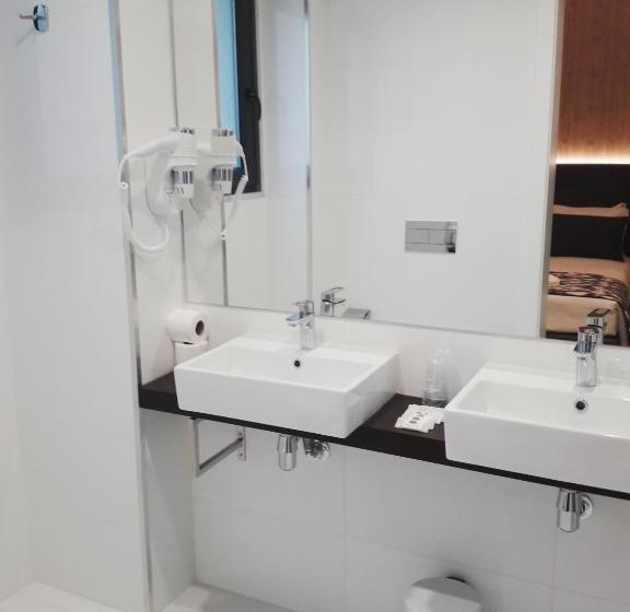 تختخواب و صبحانه Residencial Caravela