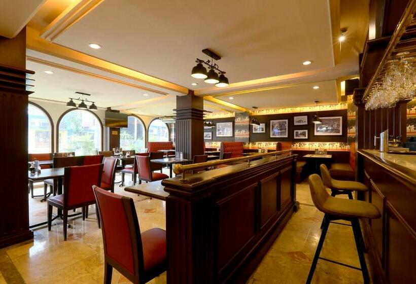 هتل La Corona Manila