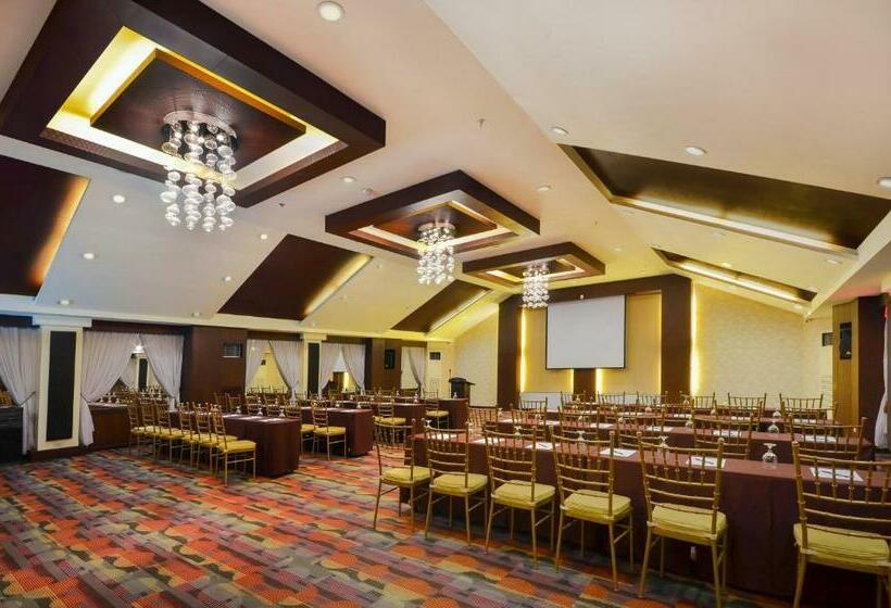 هتل La Corona Manila