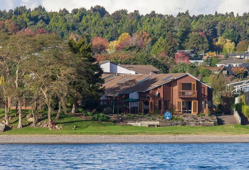 Cascades Lakefront Motel