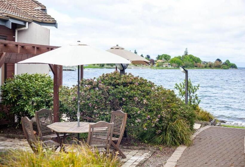 Cascades Lakefront Motel