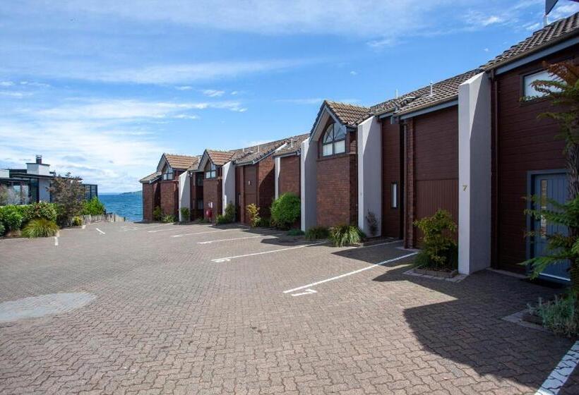 Cascades Lakefront Motel