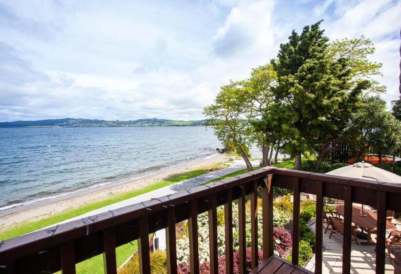 Cascades Lakefront Motel