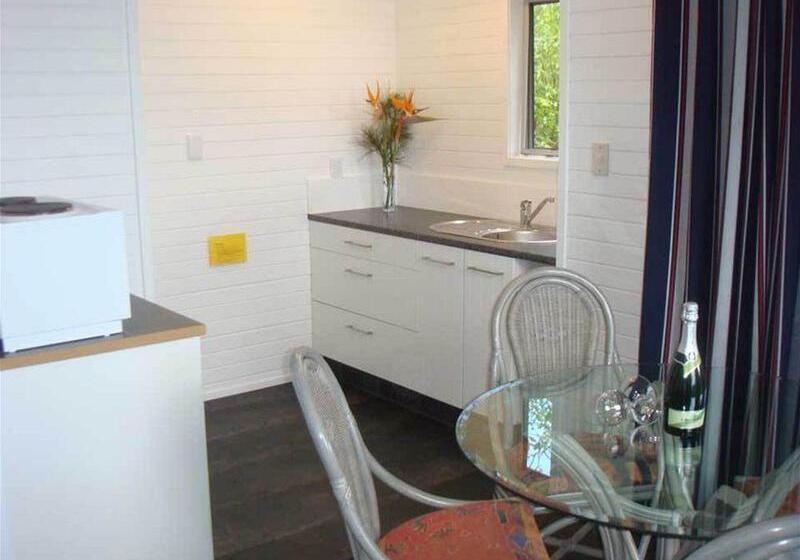 Colonial House Motel