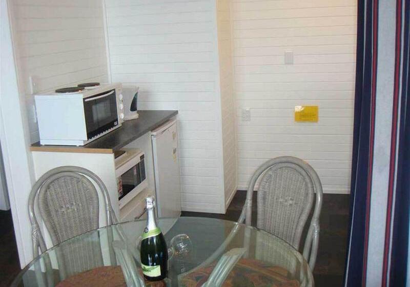 Colonial House Motel