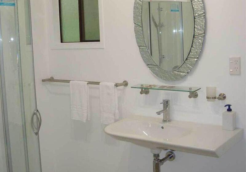 Colonial House Motel