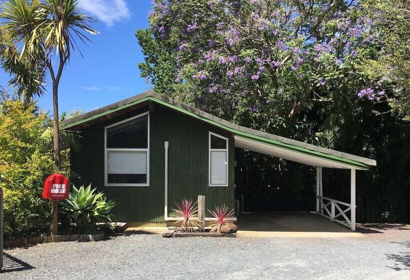 Colonial House Motel