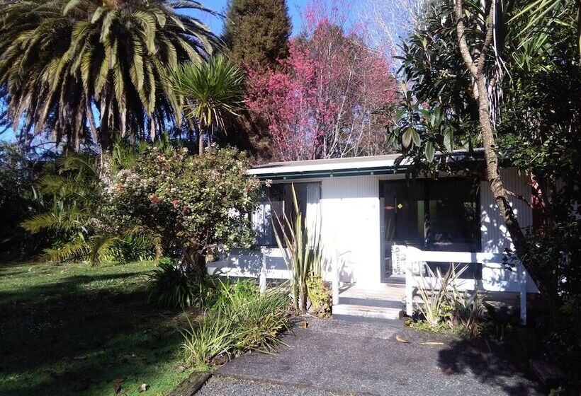 Colonial House Motel