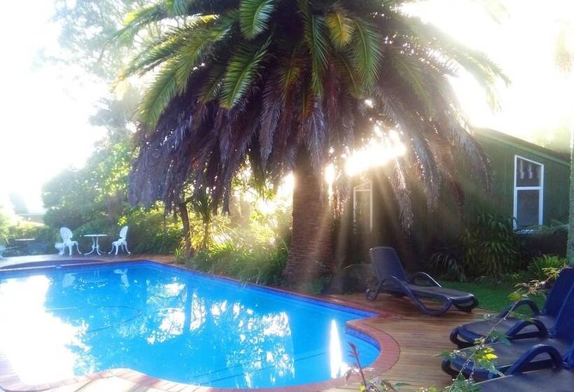 Colonial House Motel