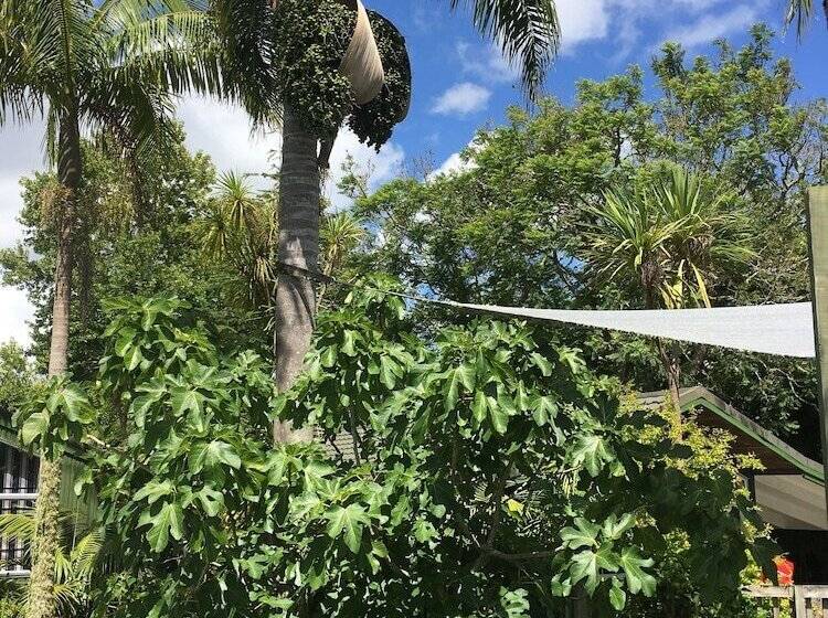 Colonial House Motel