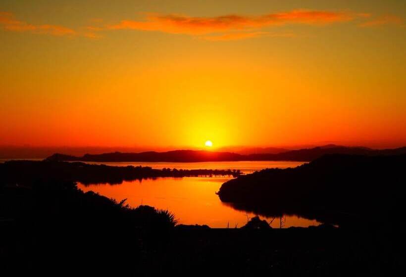 Cook's Lookout Motel